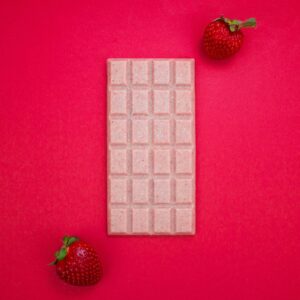 Raw vegan strawberry chocolate no milk, gluten free, dairy free, without sugar, without preservatives, naturally sweetened